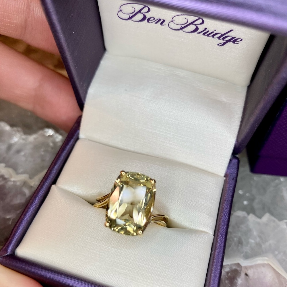 Gold quartz ring